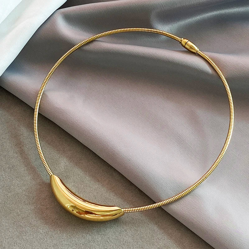 Collier rétro en tube métallique avec chaîne en os de serpent – Une élégance intemporelle pour toutes les occasions