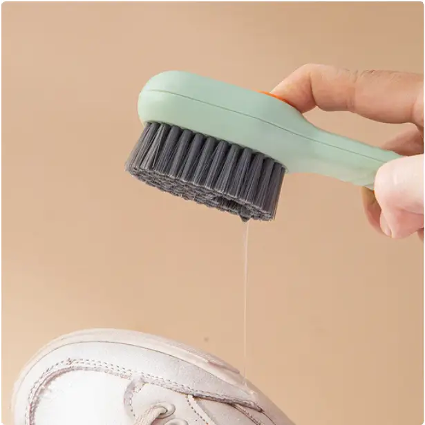 CleanSweep - Brosse à chaussure avec distributeur